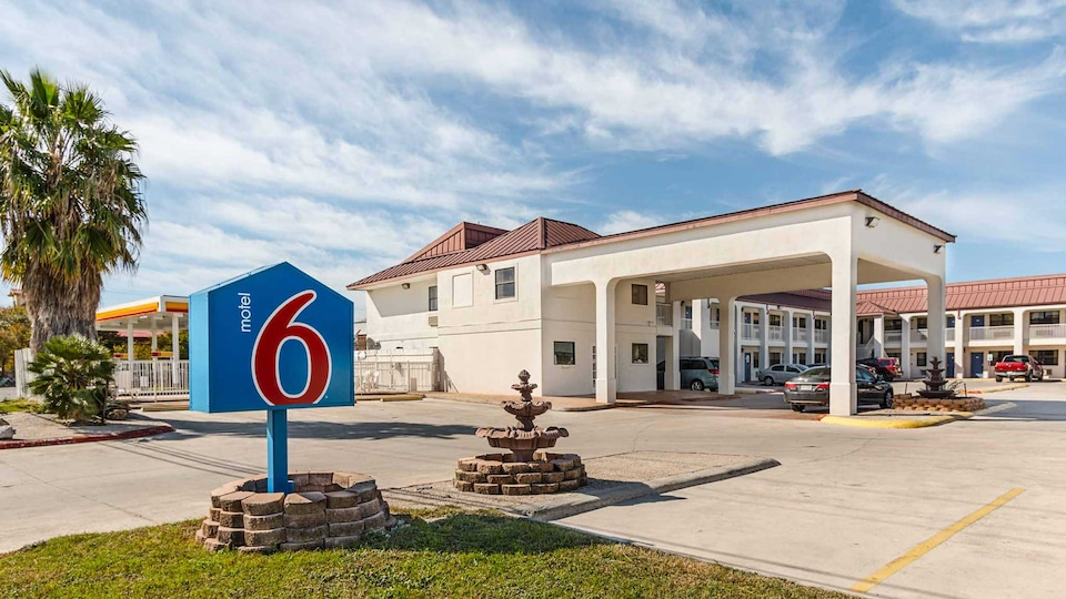 Motel 6 San Marcos exterior
