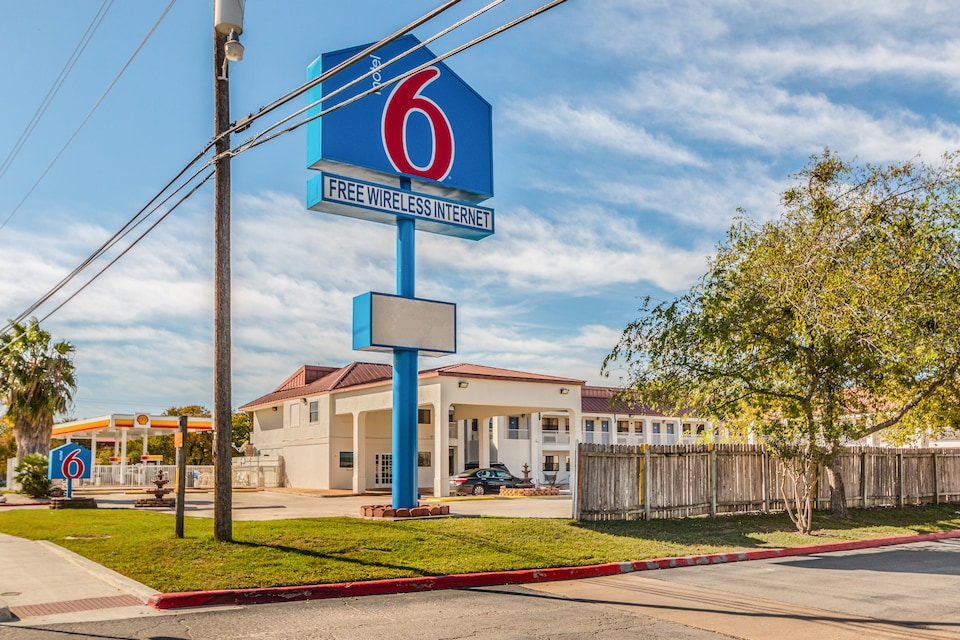Motel 6 San Marcos, TX - North exterior