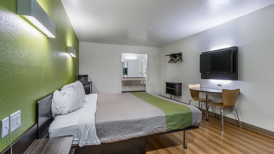 Guest room amenities at Motel 6 San Marcos, TX - North